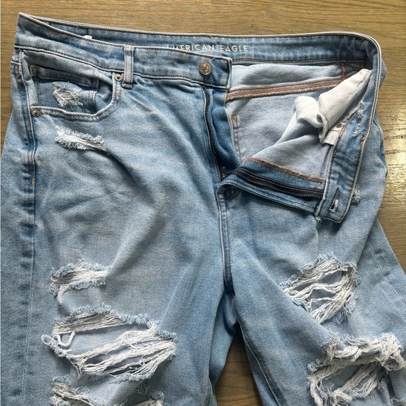 American Eagle Distressed Light Wash Mom Jean Size 16 - Picture 7 of 10